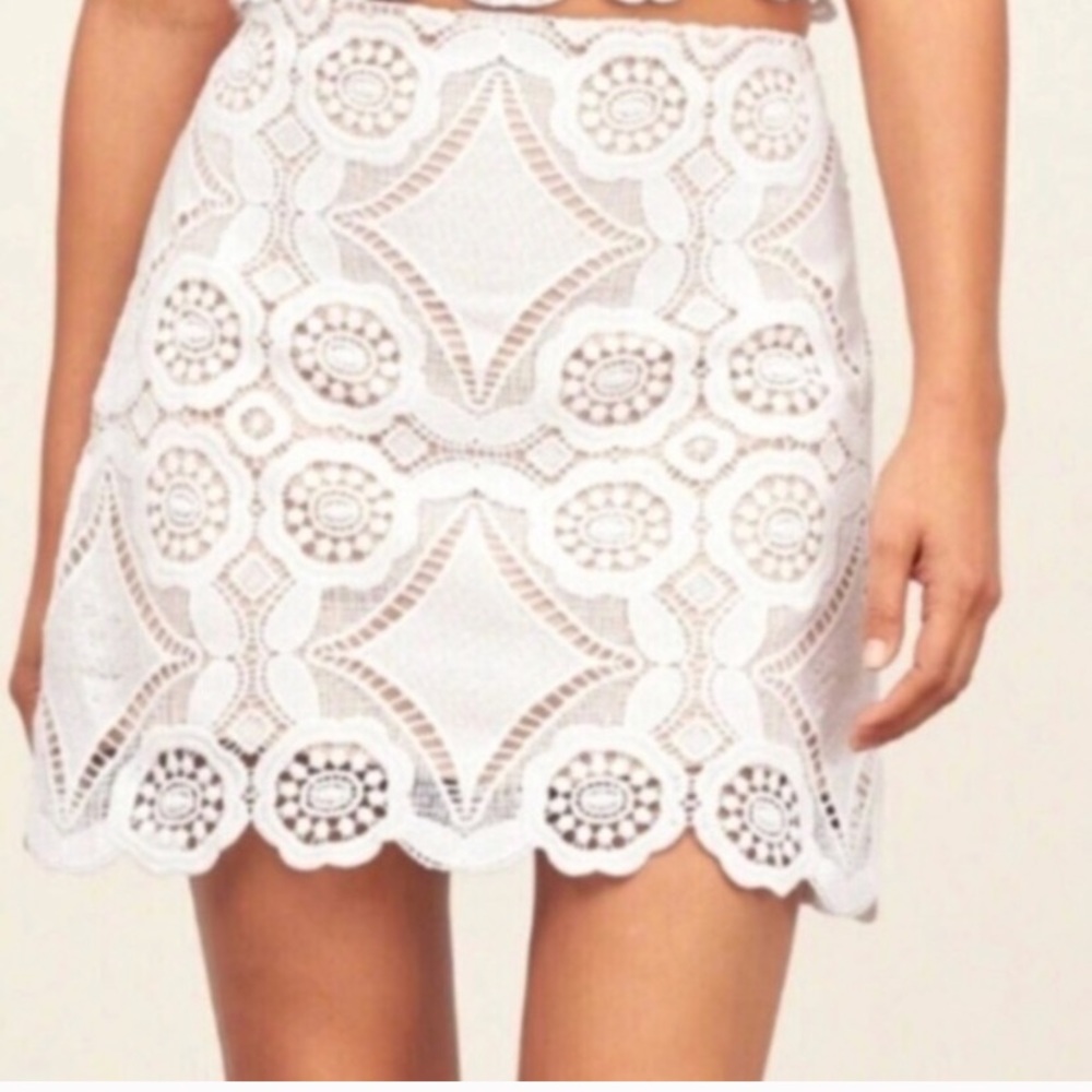 ABERCROMBIE & FITCH A-LINE LACE MINI SKIRT